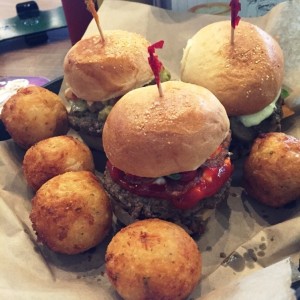 Trio de hamburguesas c/ perlas de yuca