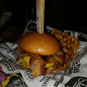 Bacon Lovers con papas curly