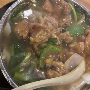 Sopa de fideos con costillas 