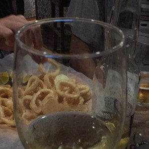Vino y calamares