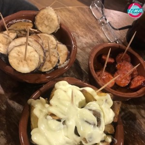 Berenjenas Apanadas, Papas Aioli y Chorizo