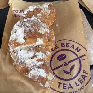 Pasteleria Dulce - Croissant de Almendras