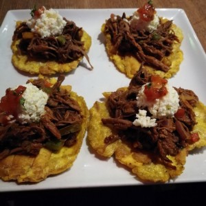 Patacones con ropa vieja