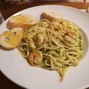 pasta al pesto con camarones