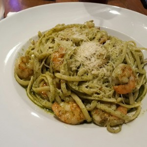 pasta con albahaca y camarones, riquisimos