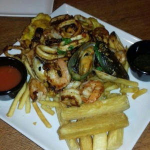 Picada de Mariscos