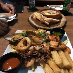 parrilla marinera y chorizo con queso