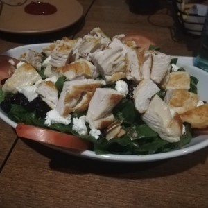 Ensalada con Cranberries y queso de cabra