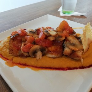 Corvina en pure de camote