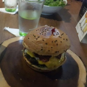 4-cheeses burger