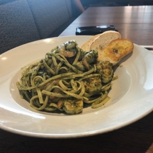 Camarones al pesto