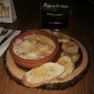 Queso Fundido Con Chorizo