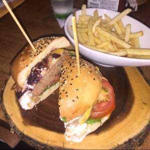 Hambuergesa Four Cheese