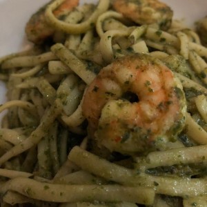 Camarones al pesto.