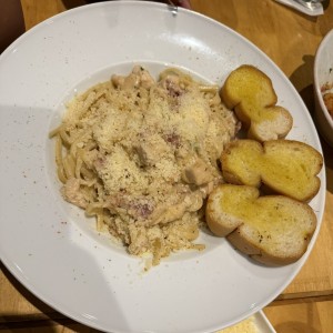 Spaguetti con pollo a la carbonara