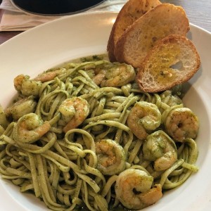 pasta de camarones al pesto
