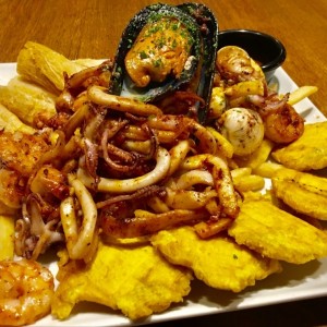 picada de Mariscos