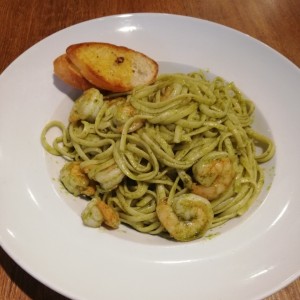 pasta al pesto con camarones