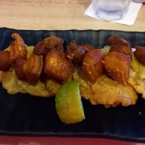 chicharroncitos con patacones