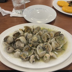 Almejas al Ajillo
