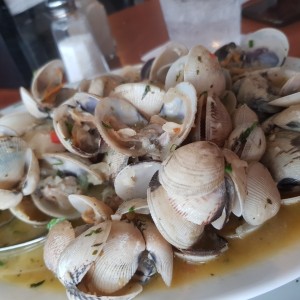 Almejas al ajillo