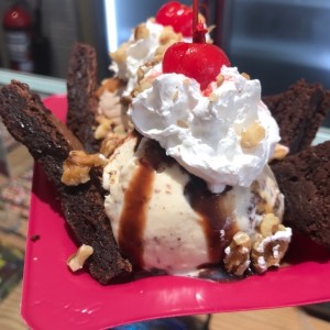 brownie con helado
