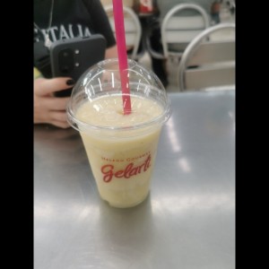 Smoothie de hierva buena con piña