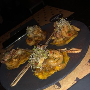 CHEF'S SPECIALS - TOSTONES DE MARISCOS
