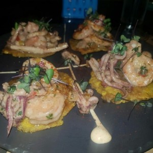 Tostones con marisco