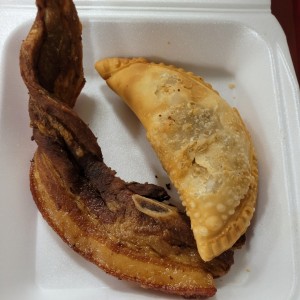 empanada harina y costilla de cerdo