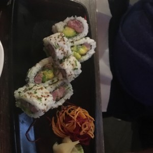 spicy tuna sushi