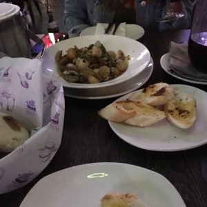 almejas y orden de pan de ajo
