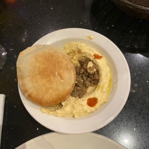 hummus con carne