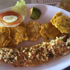 Filete de corvina al ajillo