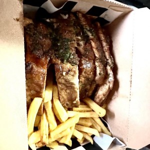 ASADOS INDIVIDUALES: Farmers Ribs con Papas Fritas
