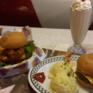 Mr Bob, crazy burguer y batido de grape nut