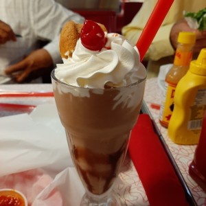 banana y chocolate milkshake