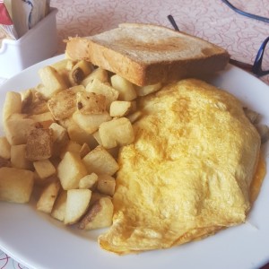 omelet tocino y salchichas