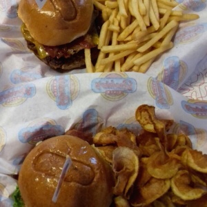 Brunch y Crunch Burguers