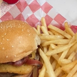 Hamburguesa The Jaws con papas fritas