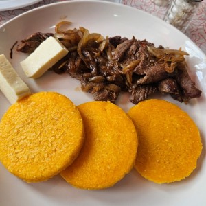 Bistec encebollado