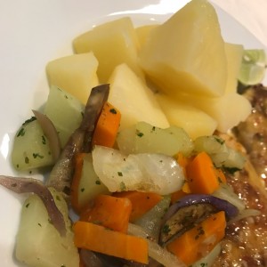 vegetales y filete pescaod