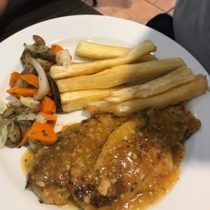 filete de corvina con yuca