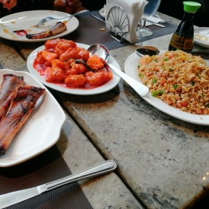 Costillitas, Pollo Agridulce, Arroz Especial