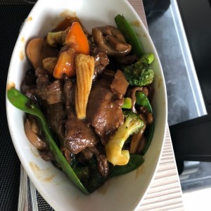 Carne en salsa de hongos.