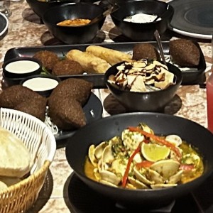 Almenjas y tabla para dos. 