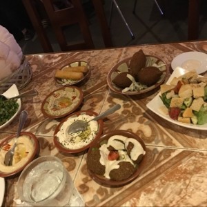 Parte de la Mesa Libanesa