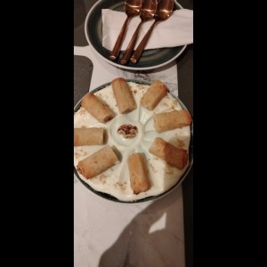 Postres - Noche Libanesa Frita con noche libanesa crema juntos delicioso.