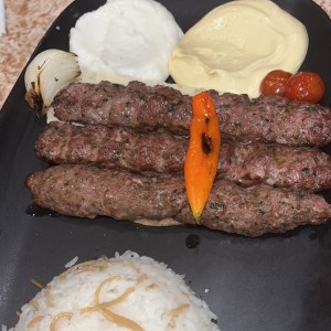 Platos Fuertes - Kafta de Cordero