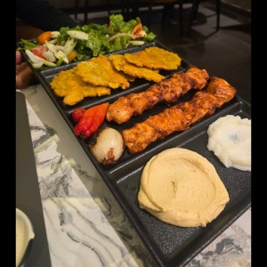 Platos Fuertes - Shish Taouk